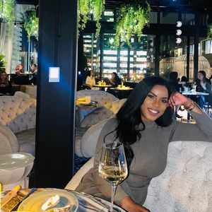 Meet your Posher, Larissa